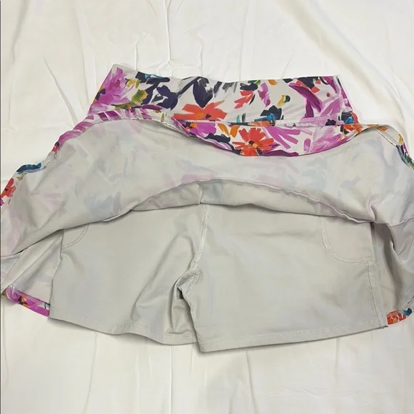 Dona Jo athletic/pickleball skort, size medium - Picture 5 of 9